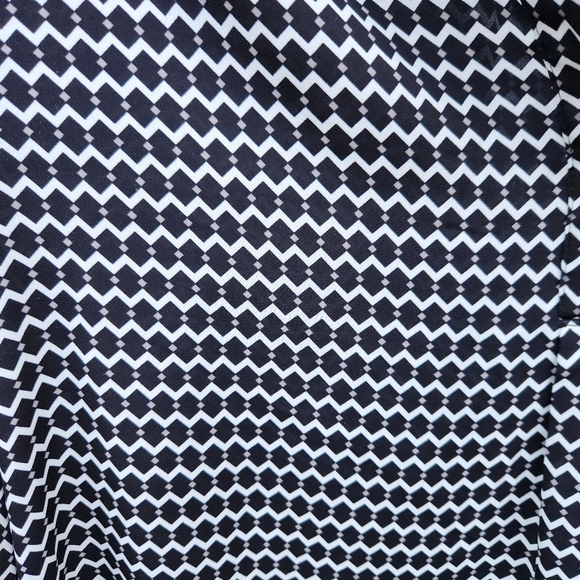 Candie's- Black & White- V Neck- Button Sleeve- Blouse- Size Small- Vintage - Picture 2 of 11